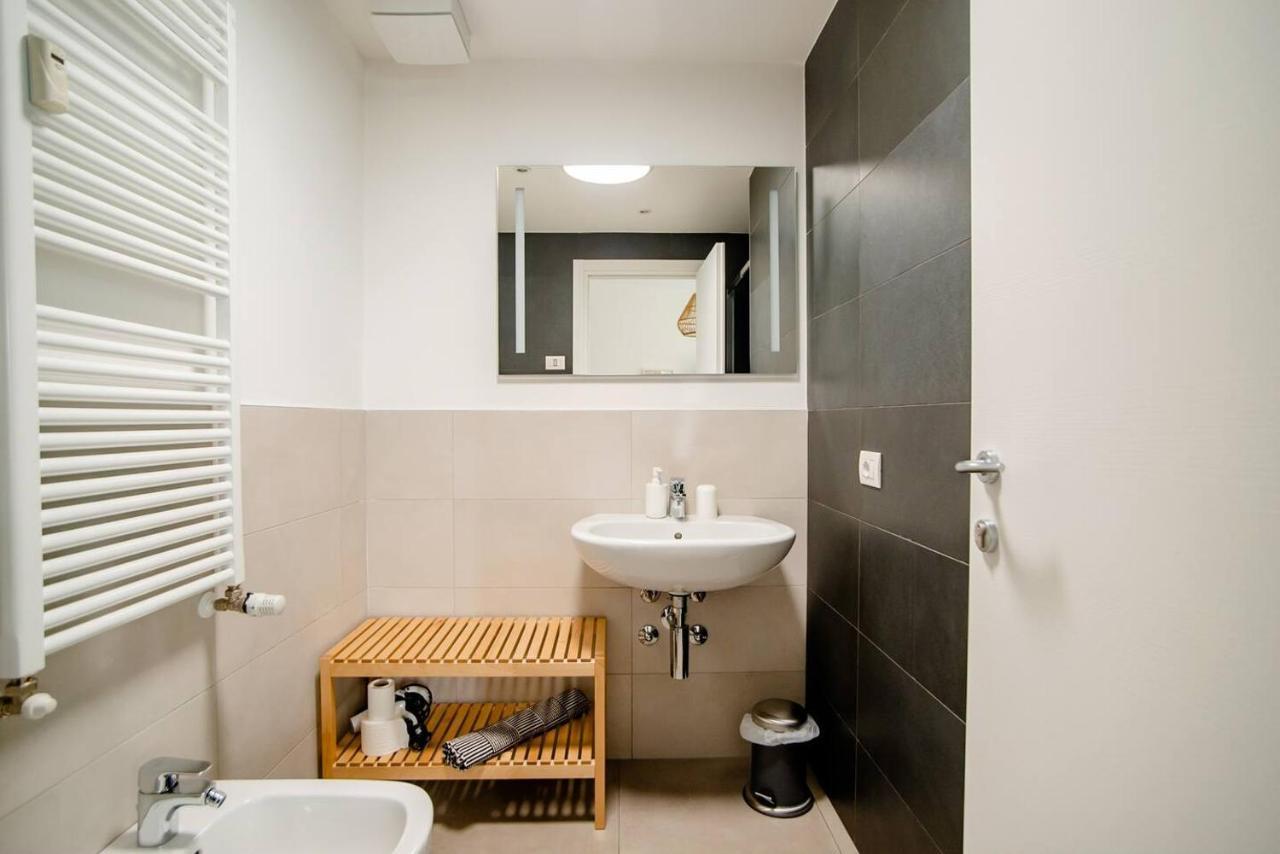 Guesthouse Tree Rooms Modern Bergamo Exteriör bild